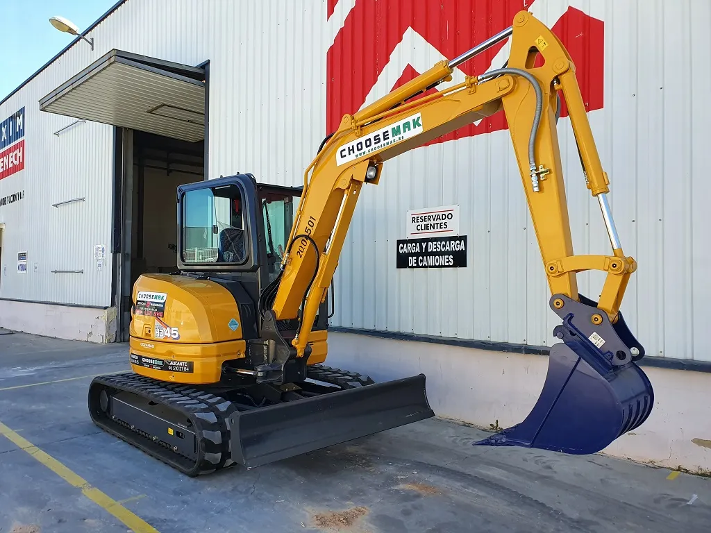 Midi Exacavadora Giratoria 4.500Kg