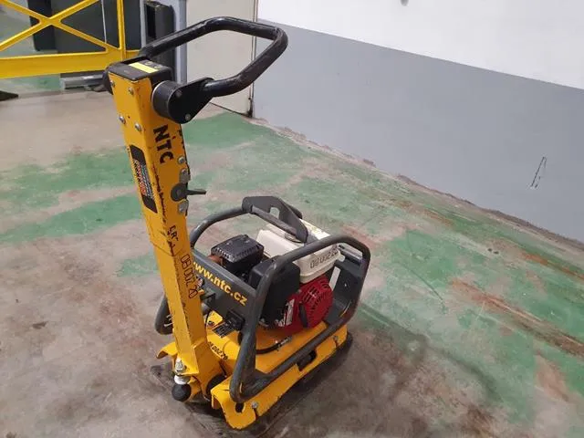 Plancha Vibrante Reversible 40cm 120Kg foto 4