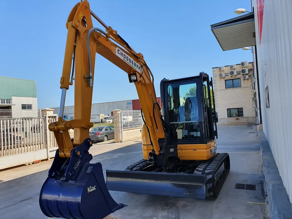 Midi Exacavadora Giratoria 4.500Kg foto 2